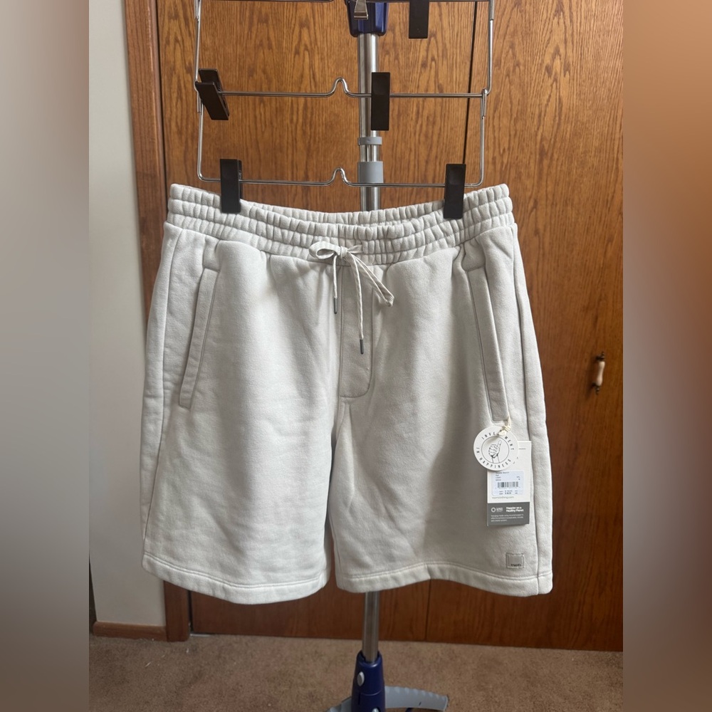 Vuori Men's Seaside Short 8" - Picture 4 of 12